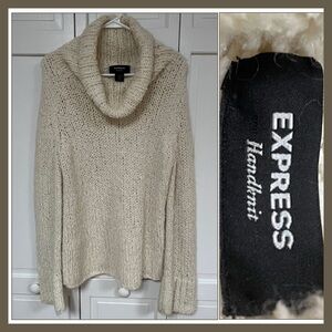 EXPRESS hand knit chunky cowl neck sweater ivory cream Size M soft and cozy